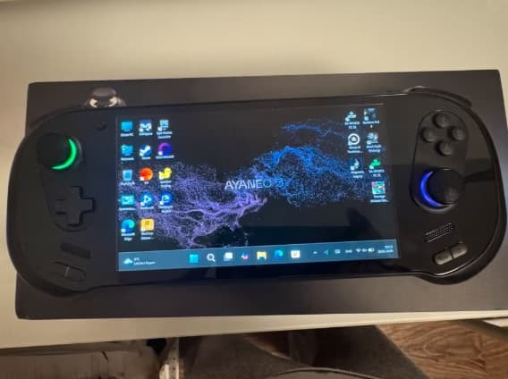 AYANEO 3 – 64GB RAM, 2TB SSD, AI 9 HX 370, OLED Display - Image 1