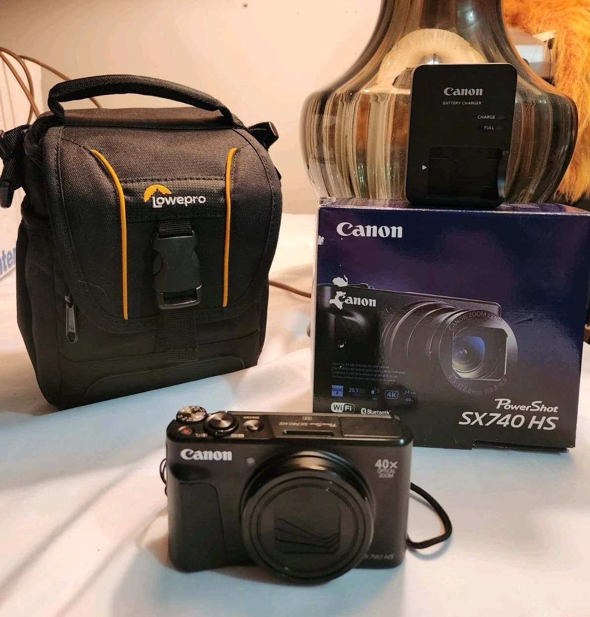 Canon PowerShot SX740 HS Digital Camera W/ Lowepro Case & Original Packaging - Image 1