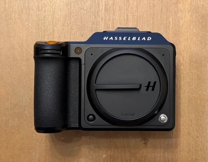 Hasselblad X2D 100C 100MP Medium Format Mirrorless Camera (Body Only) - Image 1