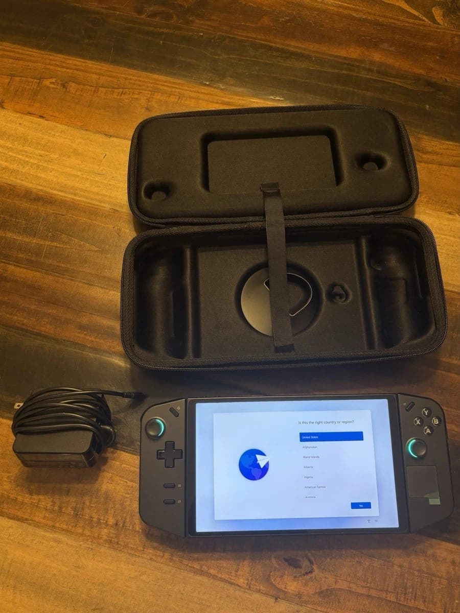 Lenovo Legion GO 8APU1 16 GB RAM 512 GB 8.8" AMD Ryzen Z1 Extreme 3.3 GHz - Image 1