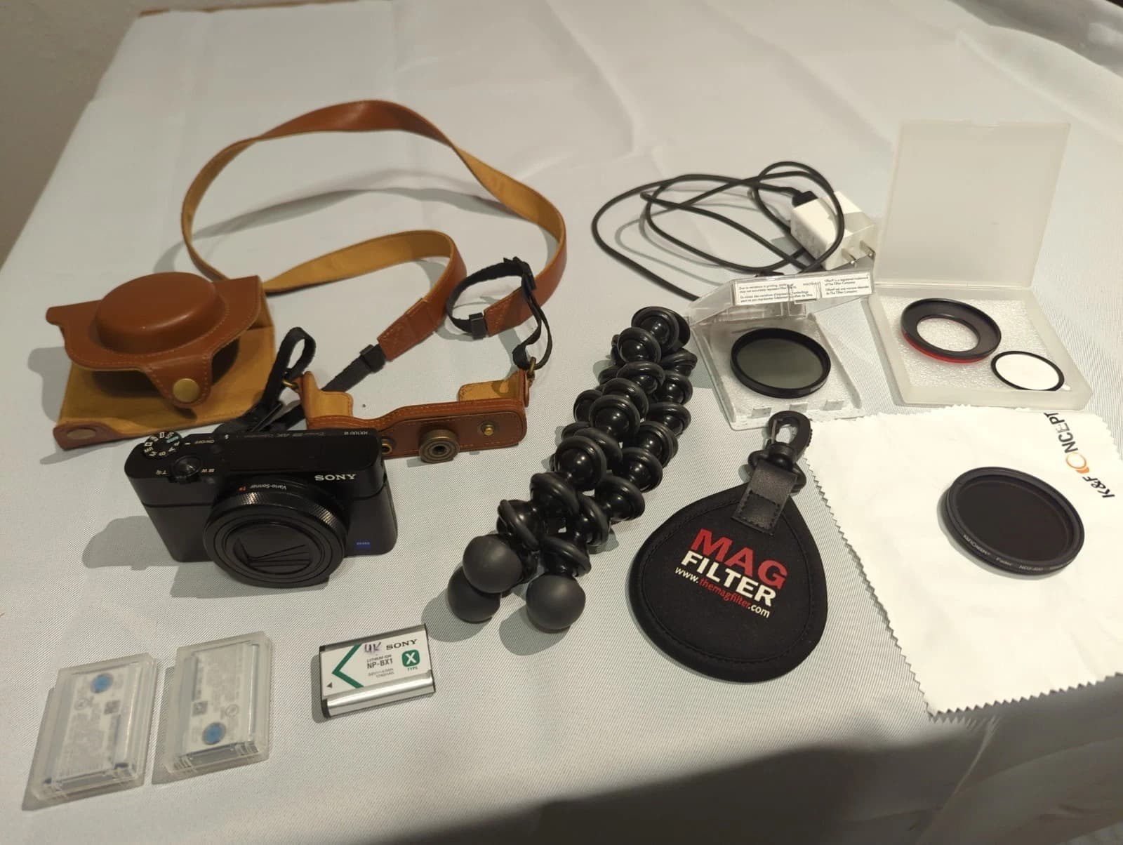 Sony DSC-RX100M6 (VI) 20.1MP 4K Camera - Image 1